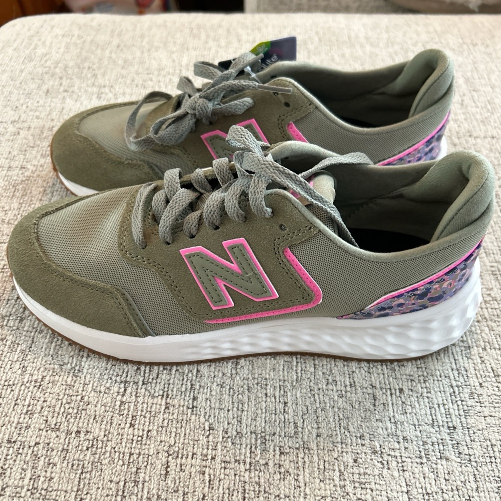 New Balance Women's Green and Pink Sneakers - Picture 4 of 6